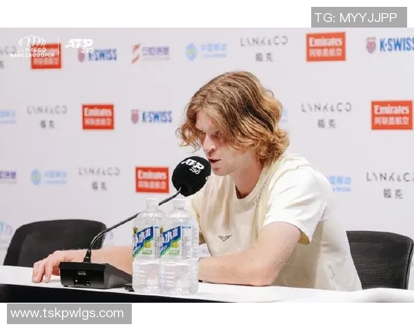 杭州网球队的团队协作之道：凝聚力与默契的完美结合